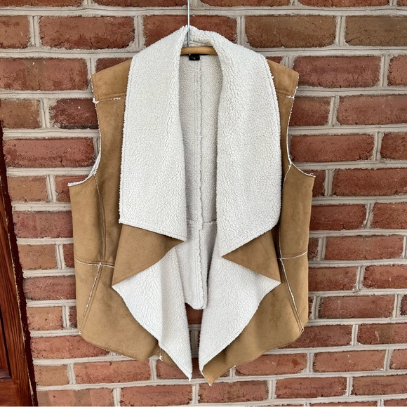 Faux suede sherpa style vest. 1X - Picture 9 of 9